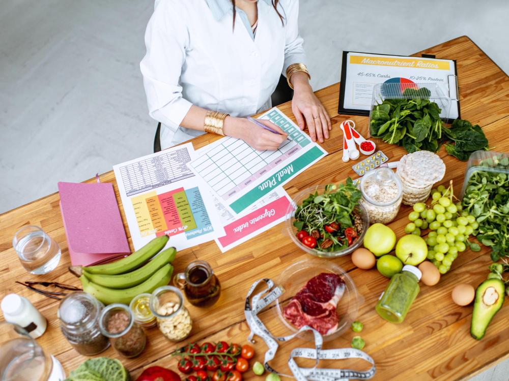 Holistic wellness through evidence-based nutrition: balanced diet, diverse nutrient intake, hydration, mindful eating, and personalized diet plans